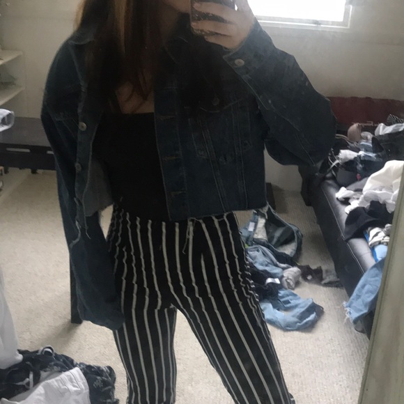 NWOT Forever 21 Cropped Raw Hem Denim Jacket - Picture 3 of 7